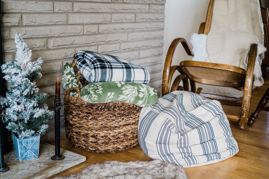 Sfeervol ingerichte winterse slaapkamer met maximalisme. Sfeervol ingerichte winterse slaapkamer met maximalisme.